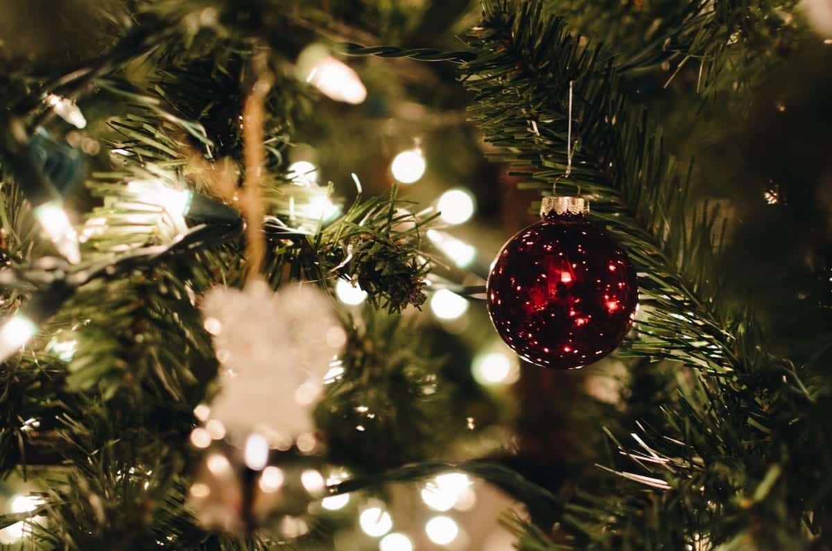 how to clean an artificial Christmas tree