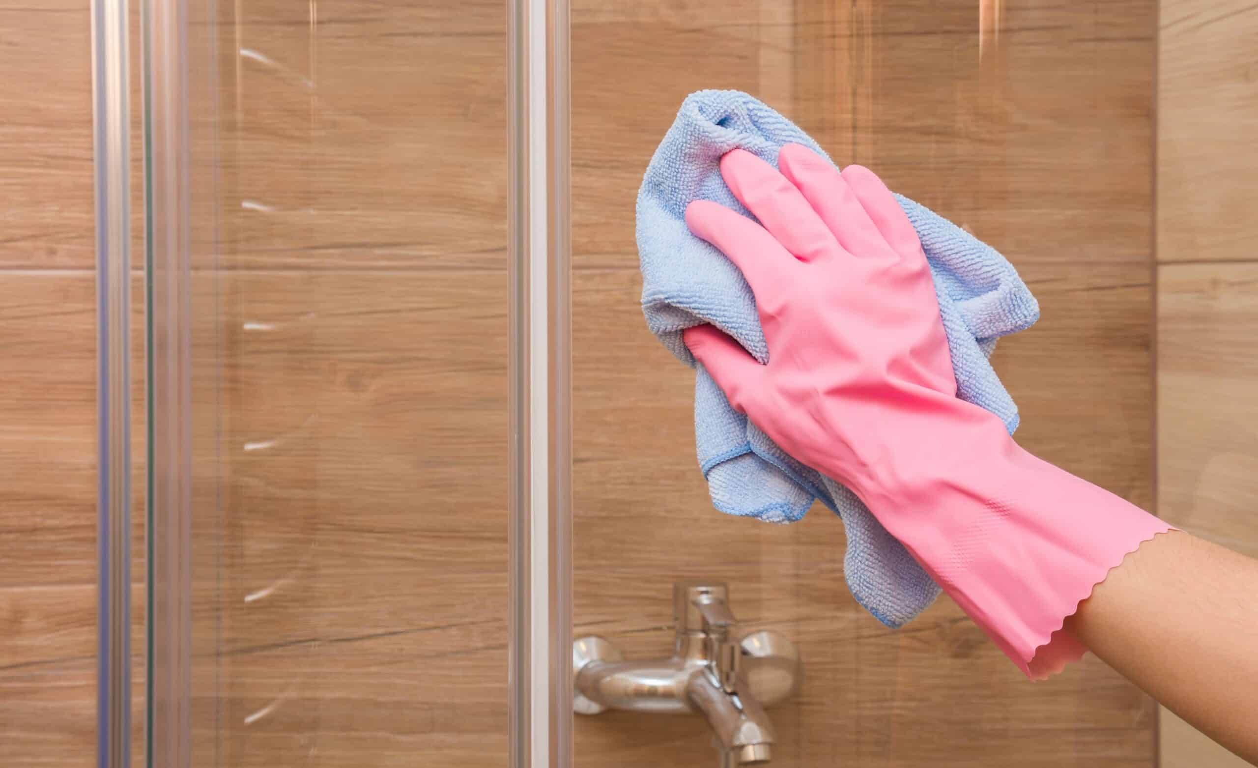 TriNova Shower Door Protectant - Glass Water Repellent - Shower Door Glass  Sealant - Causes Water Beading - Prevents Soap Scum and Hard Water Buildup